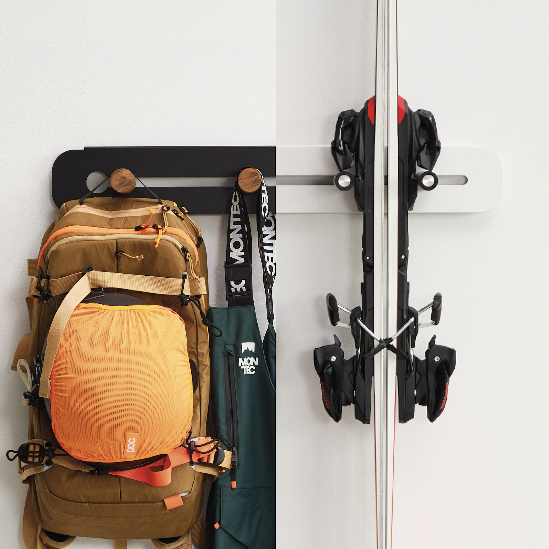 Bonnes intentions Coat and ski wall mount storage